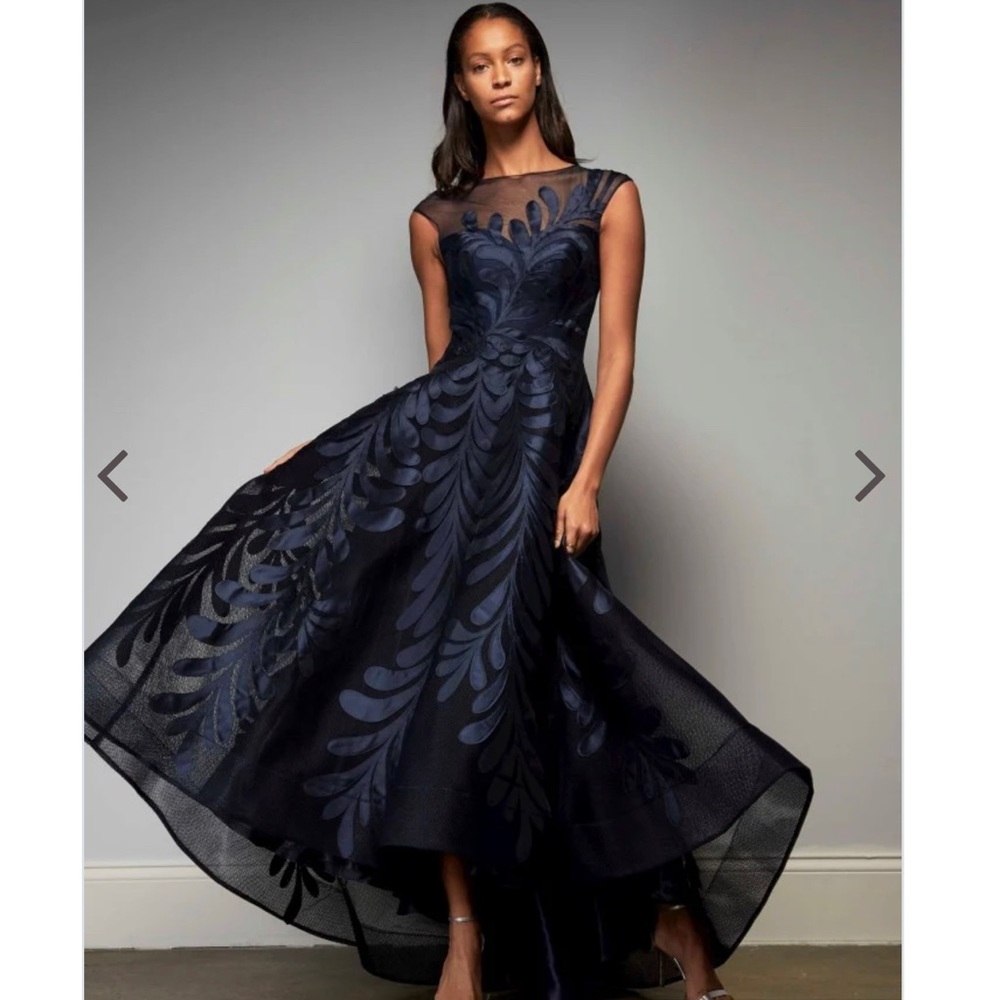 Mother of the Bride/Groom dress Size 12. Hi-Low. Navy.
